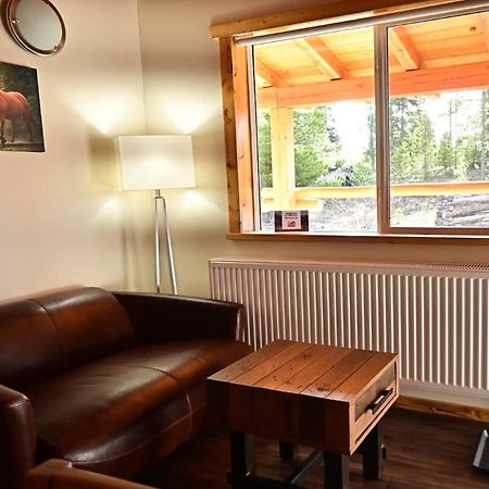 Red Cariboo Apartments Anahim Lake ภายนอก รูปภาพ