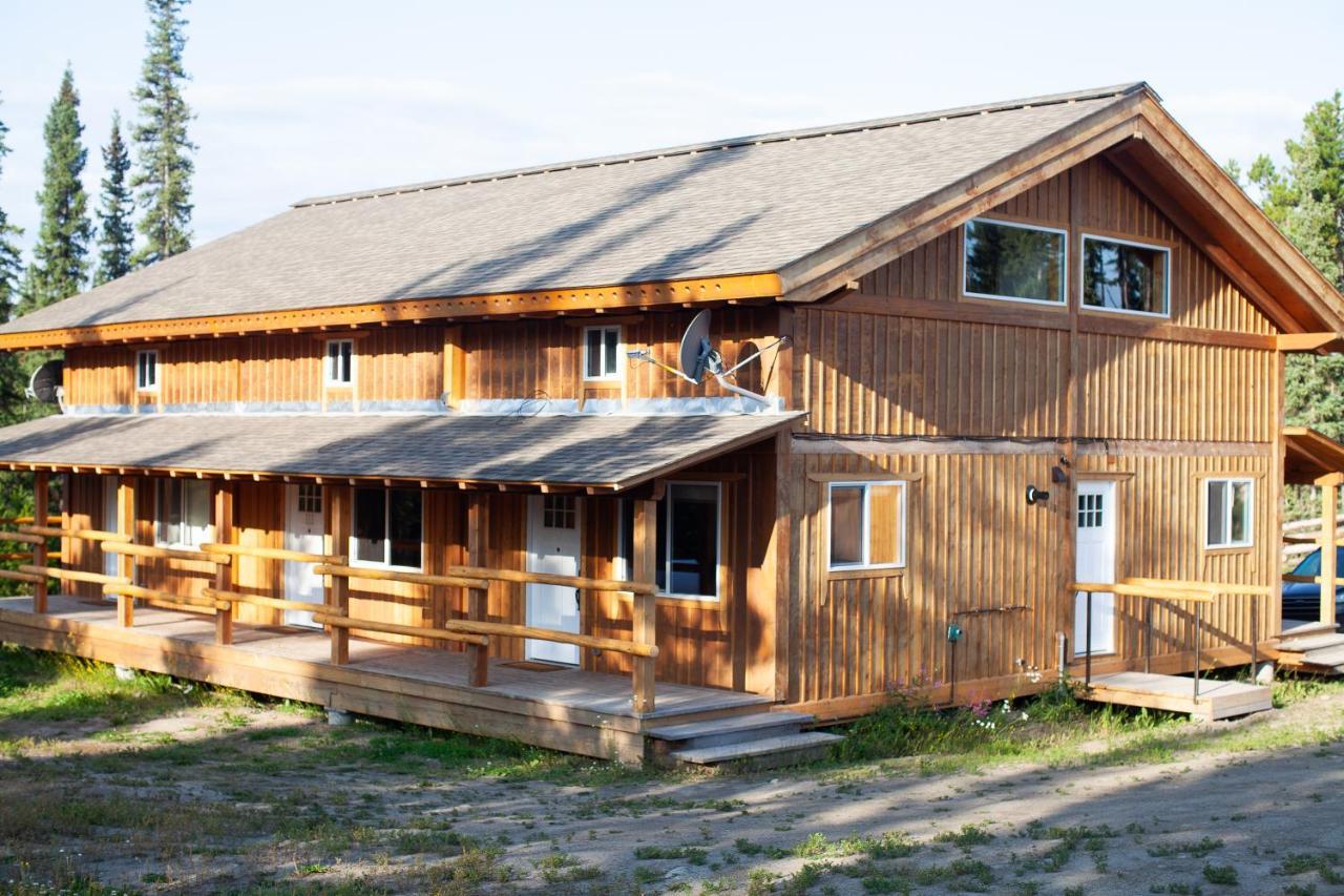 Red Cariboo Apartments Anahim Lake ภายนอก รูปภาพ
