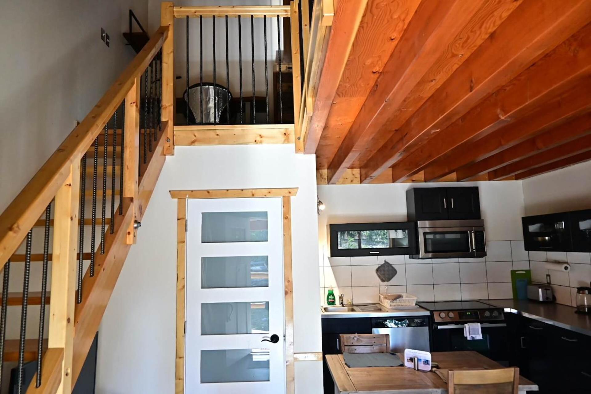 Red Cariboo Apartments Anahim Lake ภายนอก รูปภาพ